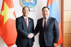 El vicepresidente de la Asamblea Nacional de Vietnam, Tran Quang Phuong, y su homólogo de Mongolia Bukhchuluun Purevdorj. (Fuente: VNA)