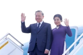 El secretario general del Partido Comunista de Vietnam, To Lam, y su esposa partieron de Busan para regresar a Hanoi, culminando con éxito su visita de Estado a Corea del Sur. (Foto: VNA)