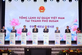 El secretario general del Partido Comunista de Vietnam, To Lam, y delegados en la inauguración. (Fuente: VNA)