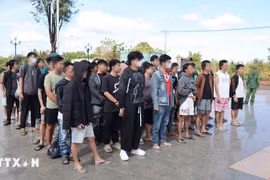 Las autoridades camboyanas repatriaron a 63 ciudadanos vietnamitas. (Foto: VNA)