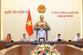 El presidente de la Asamblea Nacional de Vietnam, Tran Thanh Man, habla en la 50.ª reunión del Comité Permanente del Parlamento). (Fuente: VNA)