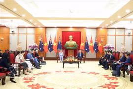El secretario general del Partido Comunista de Vietnam, To Lam, recibe a la gobernadora general de Australia, Sam Mostyn, durante su visita de Estado a Vietnam en septiembre de 2025. (Fuente: VNA)