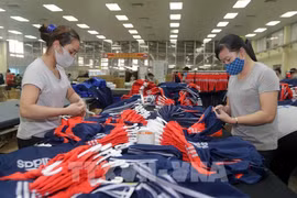  Prendas de vestir para exportación al mercado de la Unión Europea en la empresa Thai Nguyen. (Fuente: VNA)