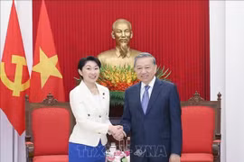 El secretario general del Partido Comunista de Vietnam, To Lam, y la presidenta de la Alianza de Amistad Parlamentaria Japón-Vietnam, Obuchi Yuko. (Fuente: VNA)