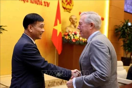 El vicepresidente de la Asamblea Nacional de Vietnam, Vu Hong Thanh, y el presidente y director general del Consejo Empresarial Estados Unidos-ASEAN (USABC), Ted Osius. (Fuente: VNA)