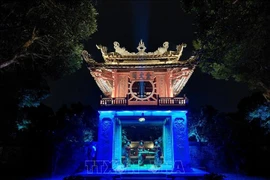 Khue Van Cac atrae a los turistas con sus efectos de iluminación y representaciones de arte tradicional. (Foto: VNA)
