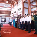El primer ministro Le Minh Hung rinde homenaje a los héroes y mártires en el Cementerio de los Mártires de Lang Son. (Fuente: VNA)