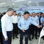  Líder del Partido supervisa funcionamiento del modelo administrativo de dos niveles en Hanoi 