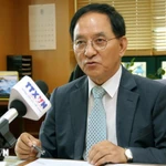 El profesor Lee Jai Hee, presidente de la Escuela Internacional de Posgrado en Educación de Idiomas (IGSE) en Seúl, en la entrevista. (Fuente: VNA)