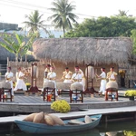 Tradiciones del Tet atraen a turistas al pueblo artesanal de Nha Trang