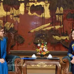 La viceprimera ministra vietnamita, Pham Thi Thanh Tra, recibe a la representante en jefa del Fondo de las Naciones Unidas para la Infancia (UNICEF) en el país, Silvia Danailov. (Fuente: VNA)