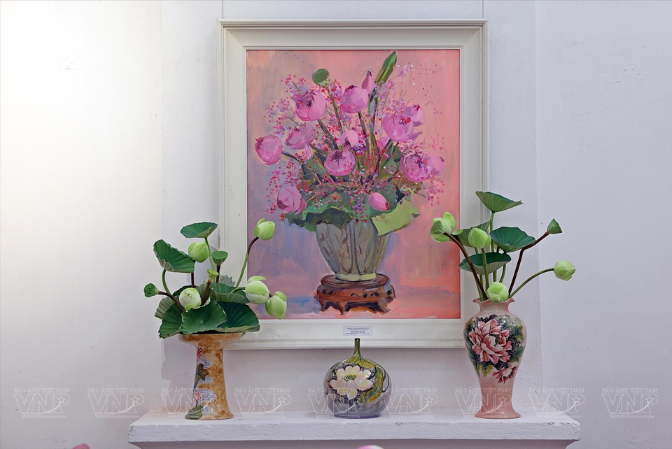 La pintura al óleo de tamaño 73x92 cm de los artistas Dao Huong y Hai Kien fue finalizada en 2021. (Fuente:VNA)