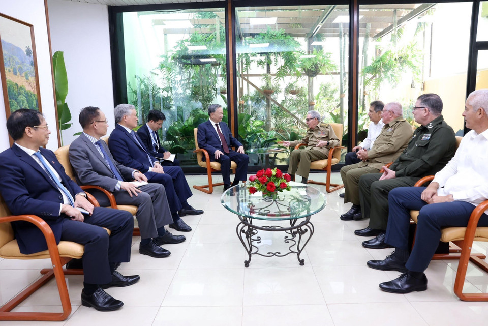 El secretario general del Partido Comunista de Vietnam y presidente del país, To Lam, se reunió con el líder de la Revolución Cubana, General de Ejército Raúl Castro Ruz. (Fuente:VNA)