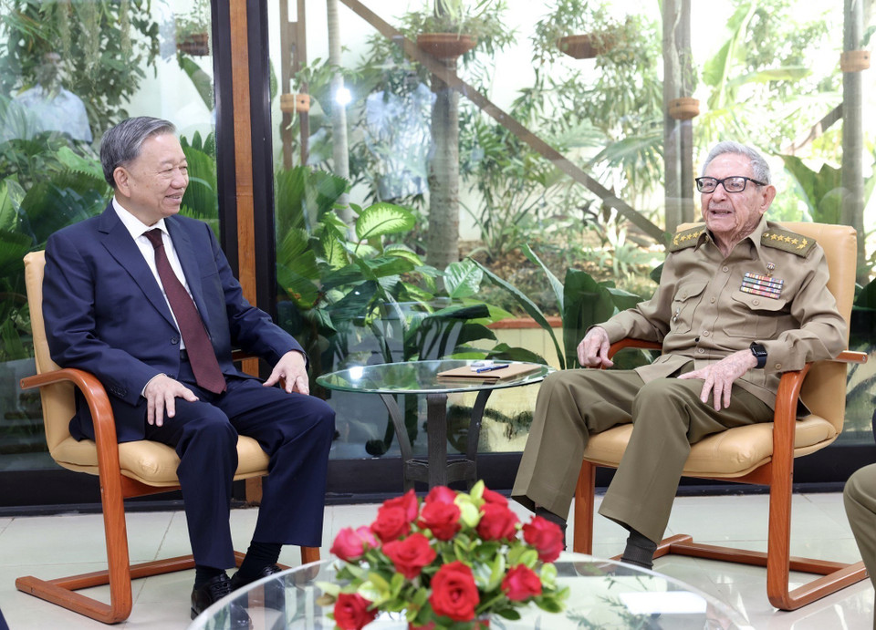 El secretario general del Partido Comunista de Vietnam y presidente del país, To Lam, se reunió con el líder de la Revolución Cubana, General de Ejército Raúl Castro Ruz. (Fuente:VNA)