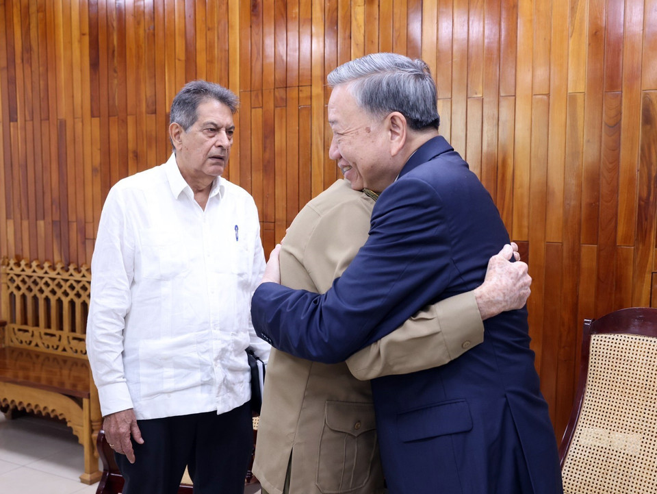 El secretario general del Partido Comunista de Vietnam y presidente del país, To Lam, se reunió con el líder de la Revolución Cubana, General de Ejército Raúl Castro Ruzz. (Fuente:VNA)
