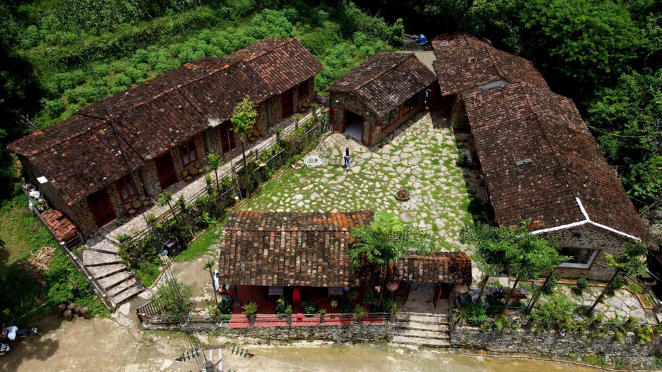 Las casas con tejas de yin y yang crean una característica única del antiguo pueblo de piedra de Khuoi Ky en el distrito de Trung Khanh. (Fuente:VNA)