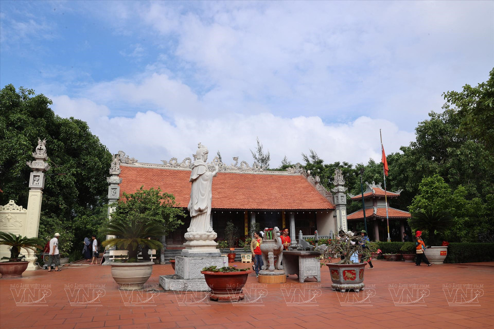 Una pagoda en la isla de Bach Long Vi, presidida por el Venerable Thich Quang Tung, es un lugar de actividades espirituales para los isleños y pescadores. (Fuente:VNA)