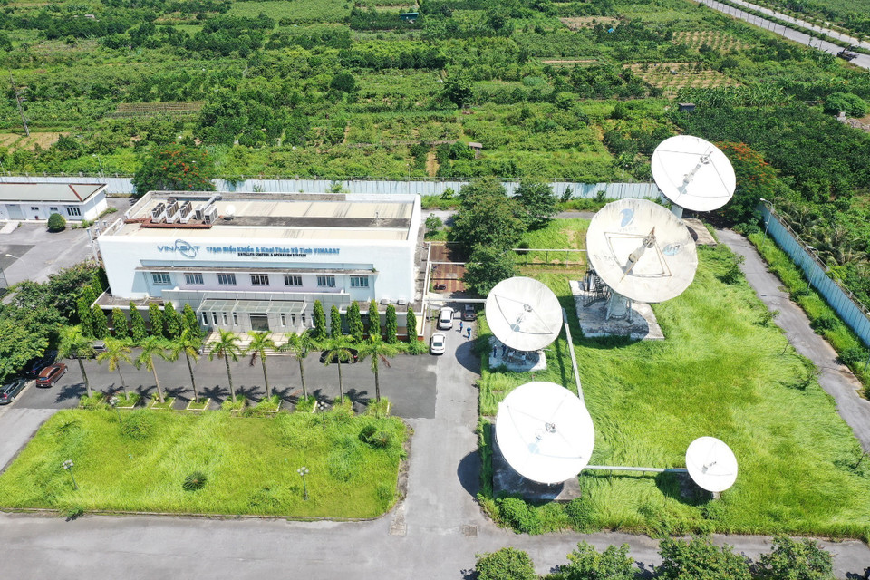 La estación de control y operación de satélites Vinasat - Que Duong es la principal estación de control, construida a gran escala en la comuna de Cat Que, distrito de Hoai Duc, Hanoi. (Fuente:VNA)