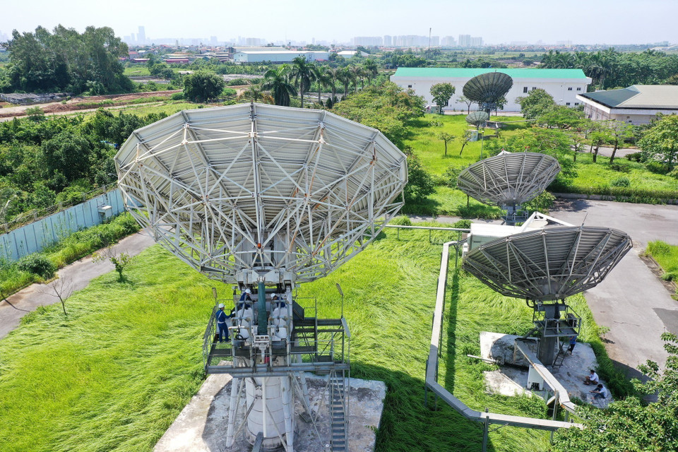 La estación de control y operación de satélites Vinasat - Que Duong es la principal estación de control, construida a gran escala en la comuna de Cat Que, distrito de Hoai Duc, Hanoi. (Fuente:VNA)