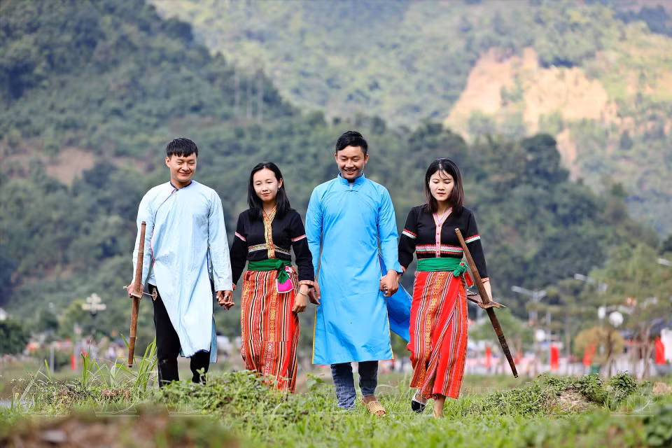 Los jóvenes Cong se visten con trajes tradicionales para ir a festivales. (Foto: Revista Vietnam)