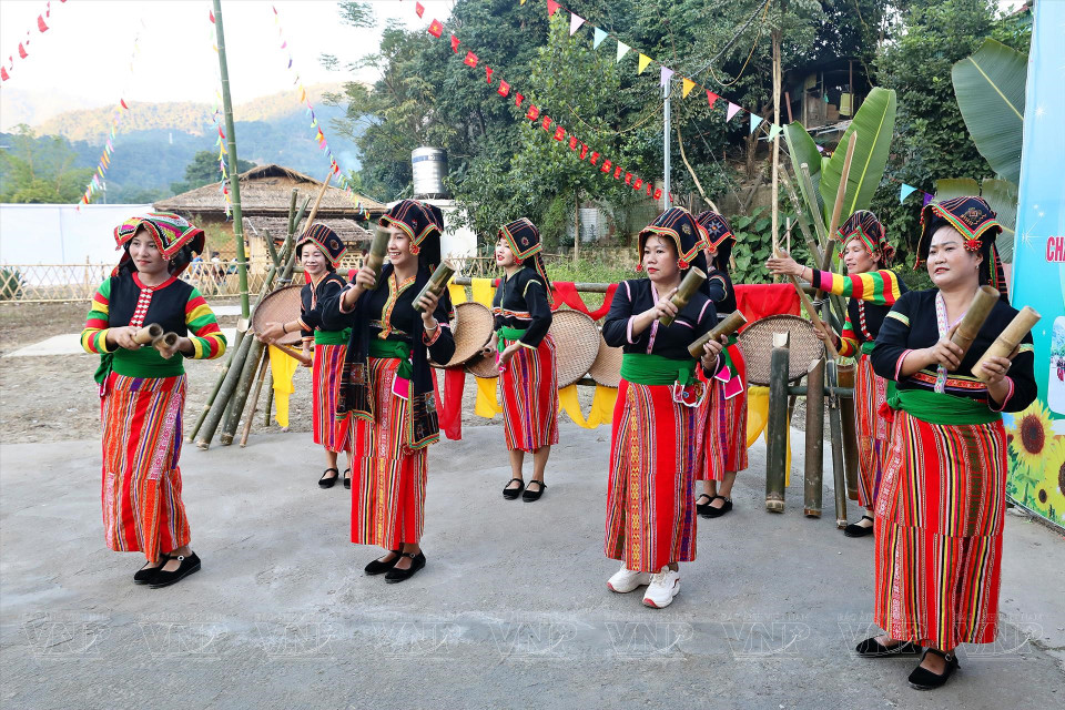 Las mujeres de la etnia Cong se visten con trajes tradicionales durante festivales de relevancia. (Foto: Revista Vietnam)