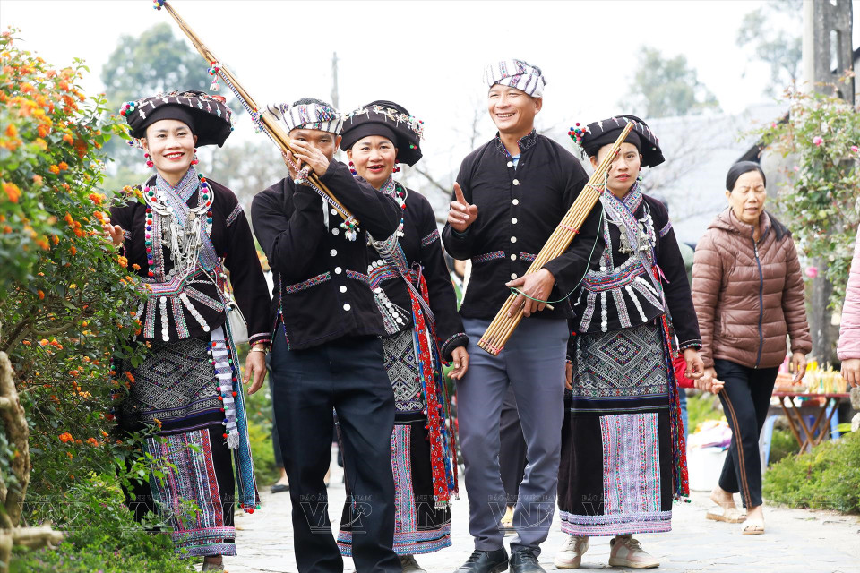 Los pobladores de la etnia Lao del distrito de Tam Duong, de la provincia de Lai Chau, se visten con su atuendo tradicional único. (Foto: Revista Vietnam)