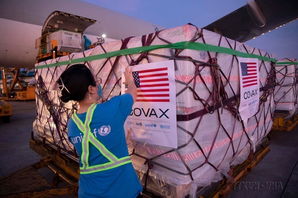 Estados Unidos proporcionó a Vietnam más de 40 millones de dosis de vacunas a través del mecanismo COVAX, y brindó asistencia técnica por valor de más de 44 millones de dólares para los esfuerzos de Vietnam para responder a la epidemia de COVID-19. Foto trasmitida por VNA