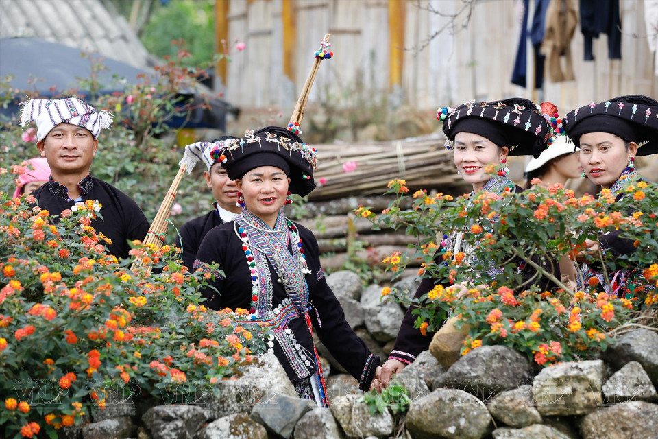 Los pobladores de esta etnia eligen su traje tradicional para festivales y celebraciones. (Foto: Revista Vietnam)