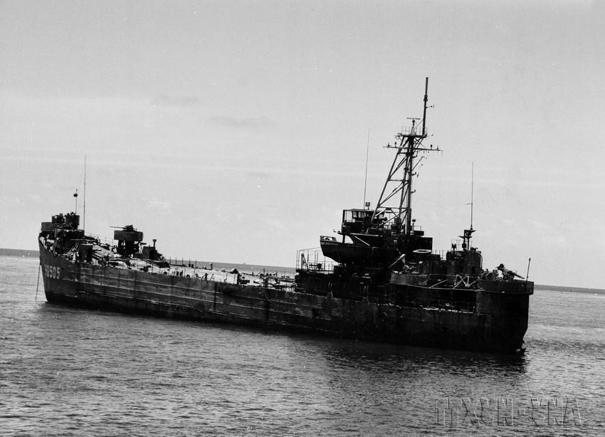 El barco HQ-505, la única embarcación de la fuerza naval vietnamita que no fue hundida por los invasores durante la batalla, logró tocar tierra en la isla Co Lin (Collins Reef) en marzo de 1988, convirtiéndose en un hito vivo de la soberanía de Vietnam. (Foto: VNA)