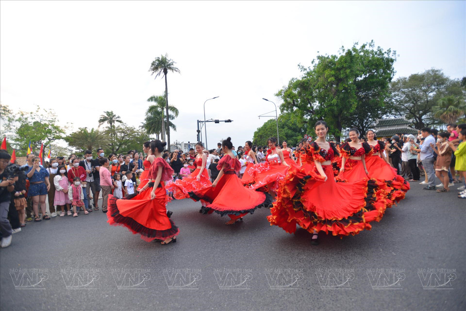 Hue está cambiando drásticamente, convirtiéndose en una ciudad de festivales, un centro de intercambio cultural a nivel regional y mundial. (Foto: VNA)
