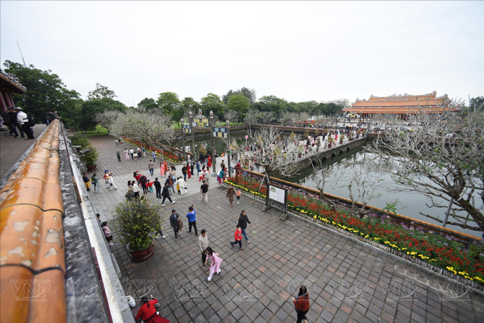 Hue fue la antigua capital de Vietnam bajo la dinastía Nguyen (1802 - 1945). Esta ciudad conserva bastante intacta la arquitectura general del arte imperial. (Foto: VNA)