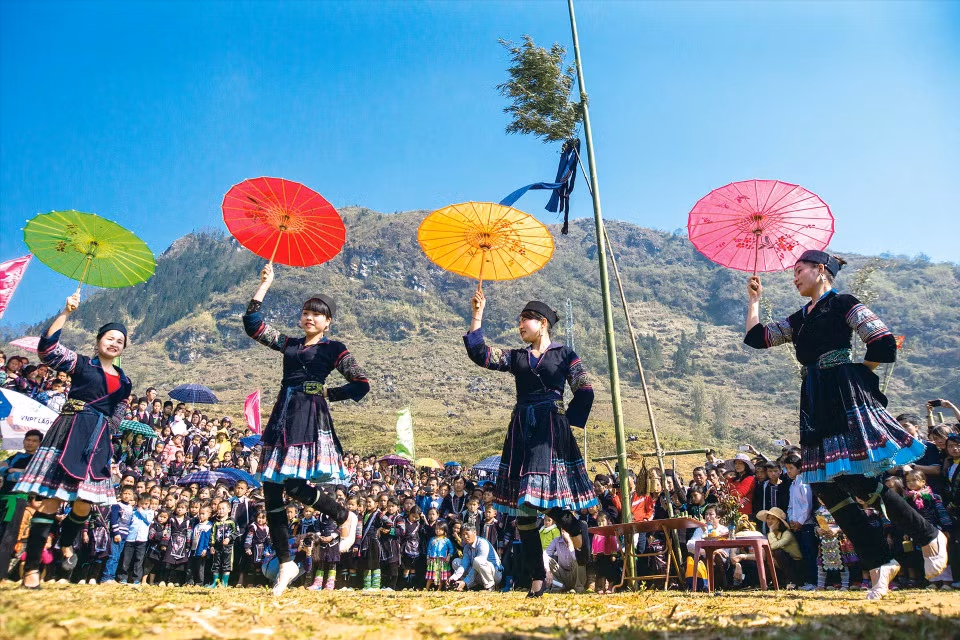 Un espectáculo de danza tradicional del pueblo Mong durante el Festival Gau Tao en Sa Pa. Foto: Pham Bang