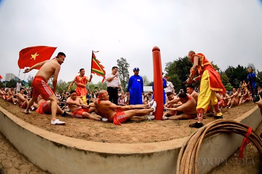 La UNESCO registró “el ritual y juego de la soga" en la Lista Representativa del Patrimonio Cultural Inmaterial de la Humanidad para cuatro provincias y ciudades vietnamitas: Lao Cai, Vinh Phuc, Bac Ninh, Hanoi. Fuente: VNA