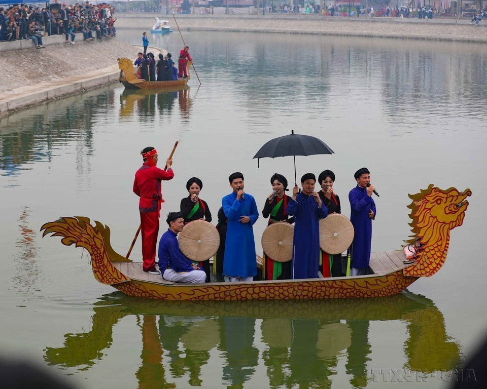El canto Quan ho de la provincia de Bac Ninh fue incluido en la Lista Representativa del Patrimonio Cultural Inmaterial de la Humanidad. Fuente: VNA