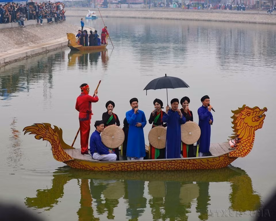 El canto Quan ho de la provincia de Bac Ninh fue incluido en la Lista Representativa del Patrimonio Cultural Inmaterial de la Humanidad. Fuente: VNA