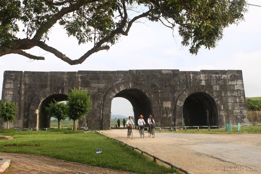 El 27 de junio de 2011, la UNESCO reconoció oficialmente el área de reliquias de la ciudadela de la dinastía Ho (provincia de Thanh Hoa) como Patrimonio Cultural Mundial. Fuente: VNA