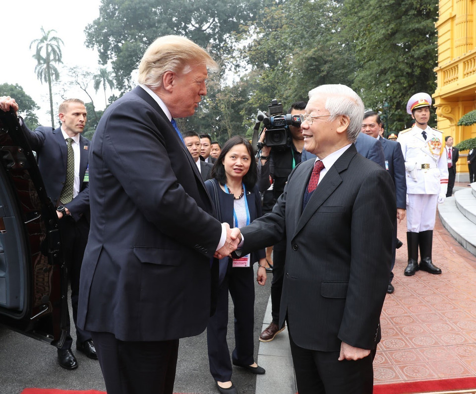 El secretario general del PCV y presidente Nguyen Phu Trong, recibe al presidente de Estados Unidos, Donald Trump, durante la estancia del mandatario estadounidense en Vietnam para la segunda Cumbre Estados Unidos – Corea del Norte el 27 de febrero de 2019 en Hanoi. Foto: Tri Dung - VNA