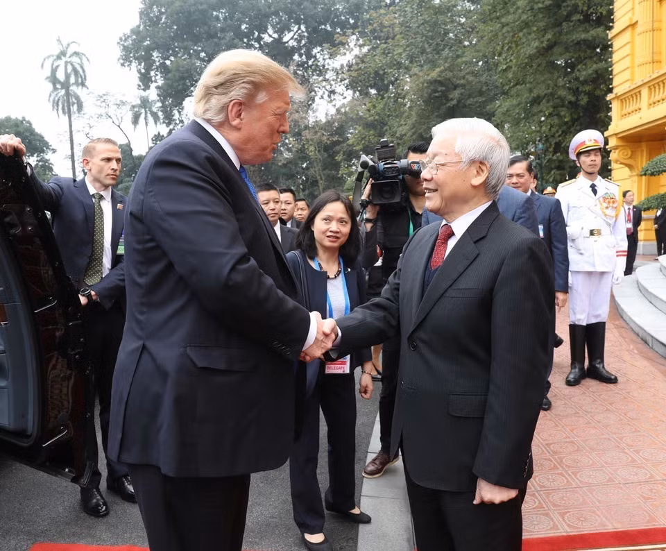 El secretario general del PCV y presidente Nguyen Phu Trong, recibe al presidente de Estados Unidos, Donald Trump, durante la estancia del mandatario estadounidense en Vietnam para la segunda Cumbre Estados Unidos – Corea del Norte el 27 de febrero de 2019 en Hanoi. Foto: Tri Dung - VNA
