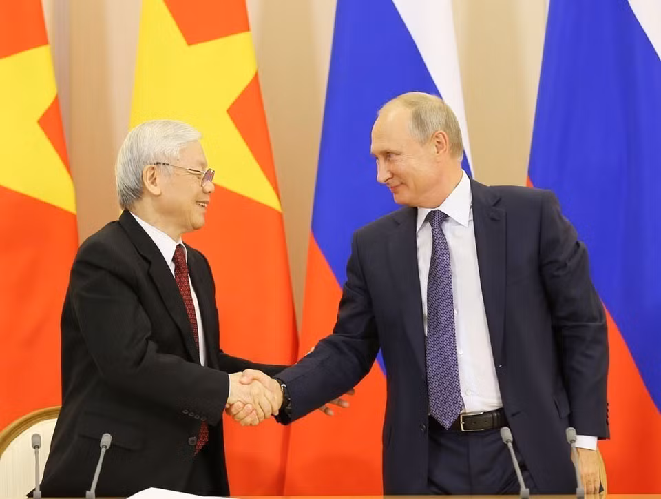 El presidente ruso, Vladimir Putin, sostiene conversaciones con el secretario general Nguyen Phu Trong, durante su visita oficial a Rusia, el 6 de septiembre de 2018 en Sochi. Foto: Tri Dung – VNA