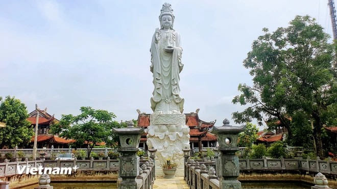 La pagoda se ha convertido desde hace mucho tiempo en un símbolo espiritual y religioso para la población local y los turistas. (Foto: Huy Khanh/VNA)