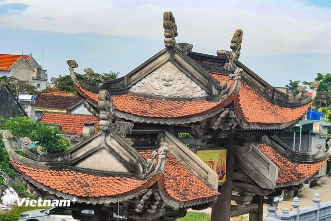 El techo de la puerta de la pagoda Lam Son. (Foto: Huy Khanh/Vietnam+)