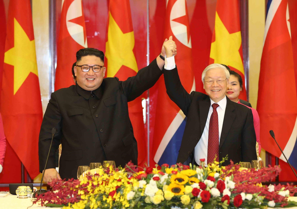 El secretario general del PCV y presidente Nguyen Phu Trong preside el banquete de bienvenida al presidente del Partido del Trabajo de Corea y titular de la Comisión de Asuntos Estatales, Kim Jong-un, durante su visita oficial a Vietnam, el 1 de marzo de 2019 en Hanoi. Foto: Tri Dung - VNA
