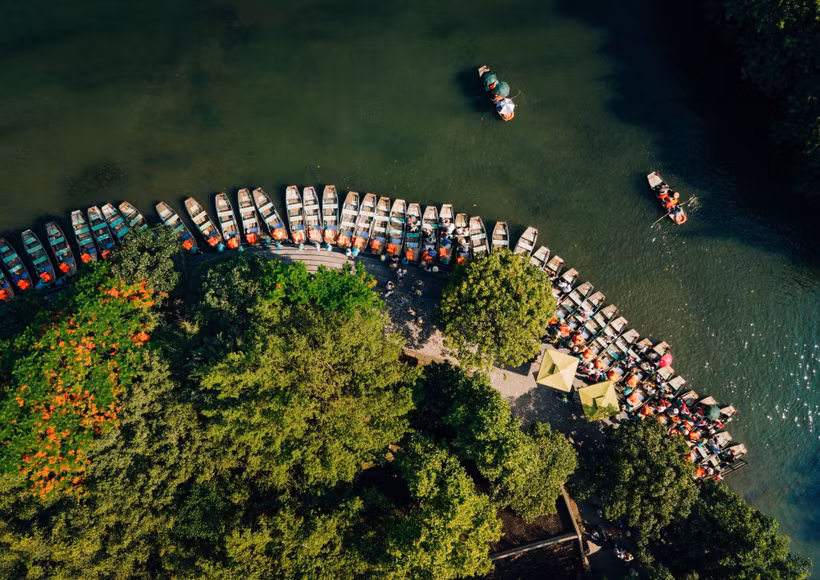 Las empresas turísticas y las localidades trabajan de manera proactiva con planes sólidos para alcanzar lo antes posible la meta fijada para el año 2025. (Foto ilustrativa: Vietnam+)