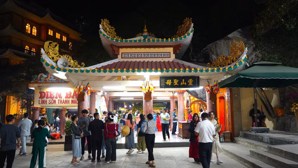 El santuario Ba Linh Son Thanh Mau es uno de los lugares que más atrae a los peregrinos que visitan el Área Turística Nacional de la montaña Ba Den. (Foto: VNA)