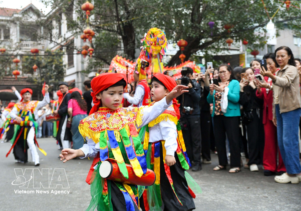Se considera una de las danzas tradicionales típicas de la antigua Thang Long (ahora Hanoi), contribuyendo a mantener el valor cultural tradicional de la localidad.