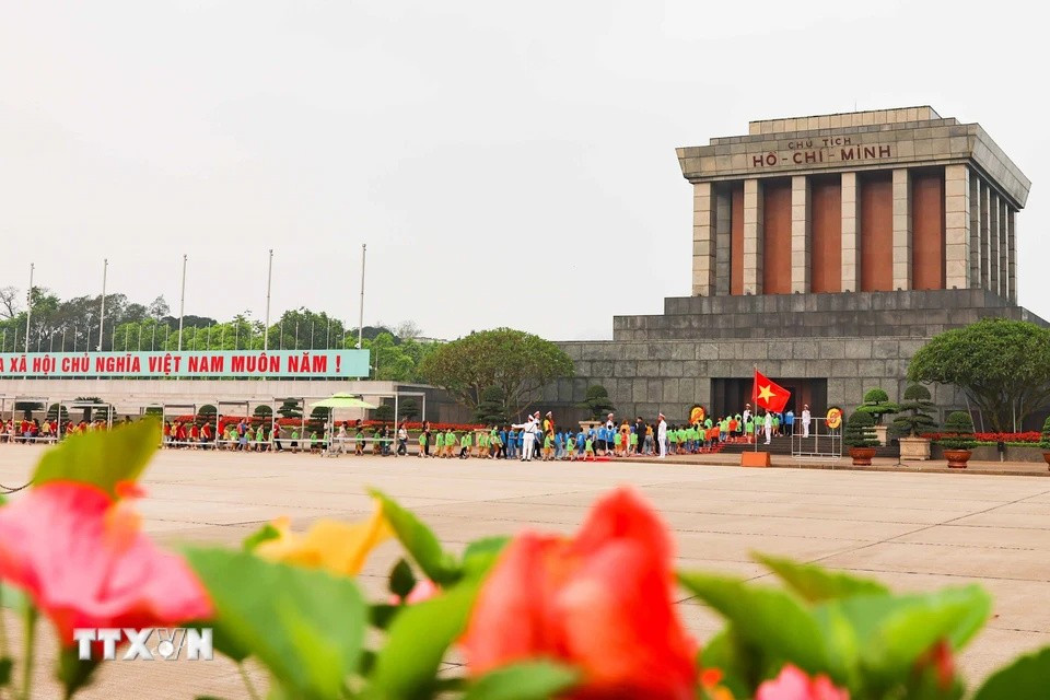 6. La ciudad posee numerosos patrimonios mundiales como la Ciudadela de Thang Long, el Templo de Literatura, así como los lugares históricos como el lago Hoan Kiem y el Mausoleo de Ho Chi Minh. (Foto: VNA)