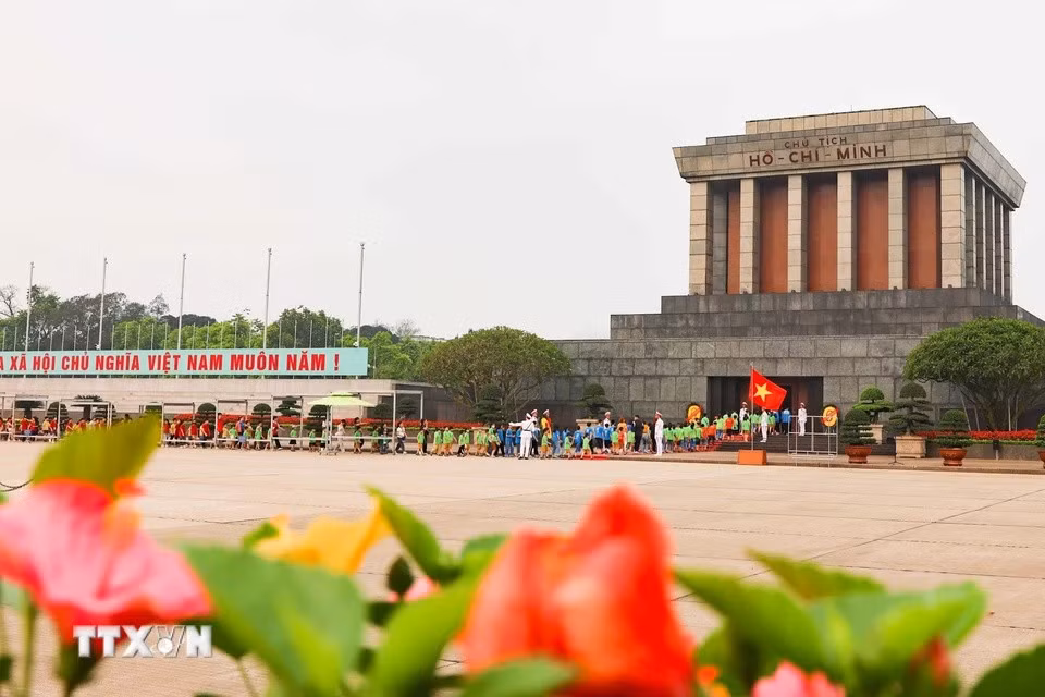 6. La ciudad posee numerosos patrimonios mundiales como la Ciudadela de Thang Long, el Templo de Literatura, así como los lugares históricos como el lago Hoan Kiem y el Mausoleo de Ho Chi Minh. (Foto: VNA)
