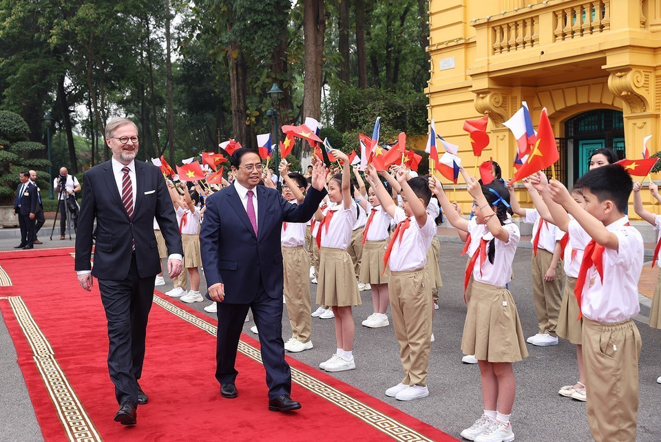 El primer ministro de Vietnam, Pham Minh Chinh, presidió la recepción a su homólogo checo Petr Fiala, quien realizó una visita oficial a la nación indochina. (21 de abril de 2023) (Foto: VNA)