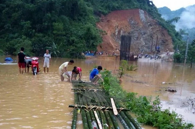  Desastres azotan provincias norteñas y centrales de Vietnam