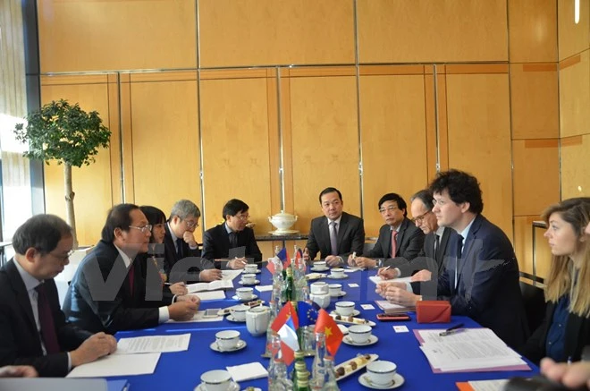 Aumentan Vietnam y Francia cooperación en información y comunicaciones 